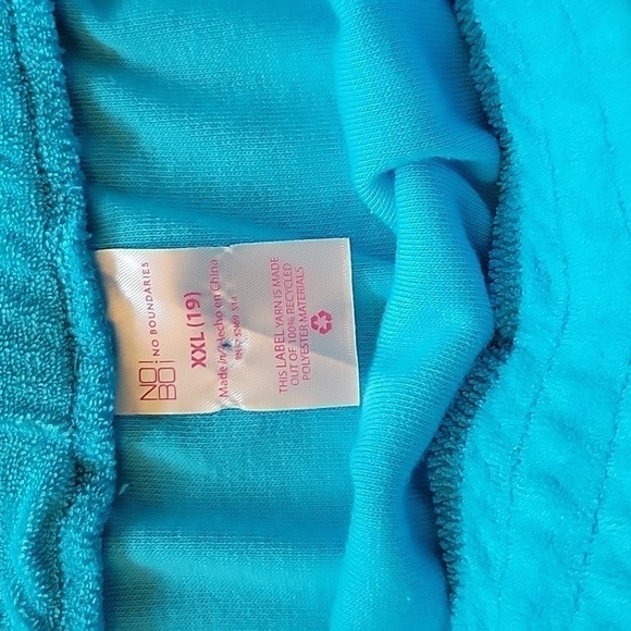 Turquise TERRYCLOTH mini skirt with white trim.  Ties at waist.  Size is 19 XXL - Picture 6 of 6